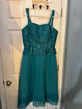 Emma Street Teal Sequined Lace Bodice Sleeveless Formal Dress 14